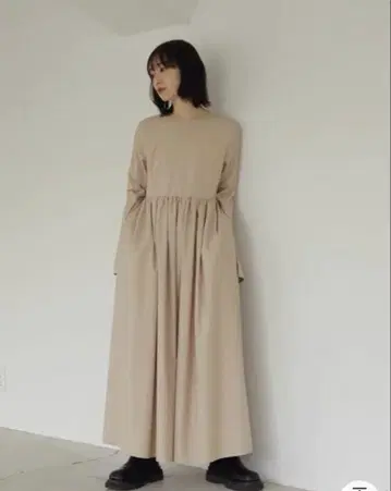헬라 백 슬릿 드레스 s