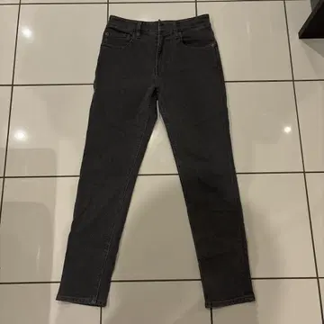 THEORY LUXE 다크 그레이 스트레이트 데님