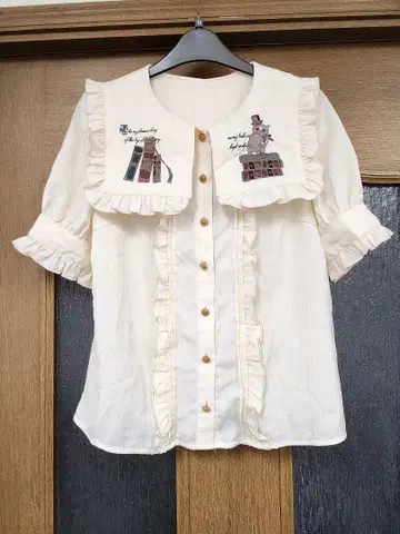 Amavel Bibliotheque Classique 블라우스 브라운