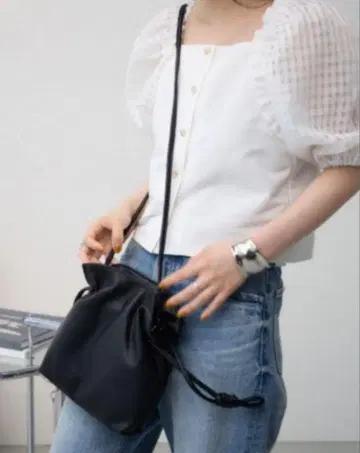 아줄바이마우지 가죽 숄더백 블랙 블랙
