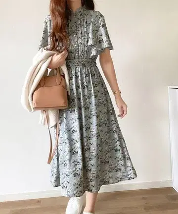 <미사용 새상품> 꽃무늬 플레어 소매 롱 원피스