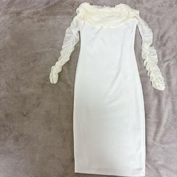 FASHION NOVA 화이트 프릴 오프숄더 원피스 사이즈 [XS]