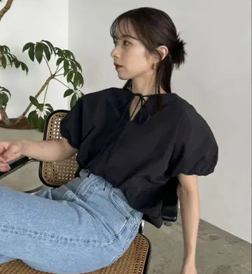 CAPRICIEUX LE'MAGE 벌룬 리본 블라우스