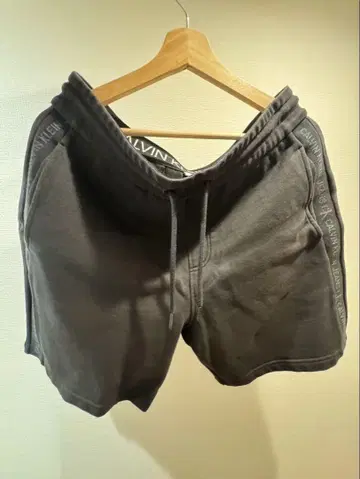 CALVIN KLEIN JEANS 블랙 숏팬츠 L 사이즈