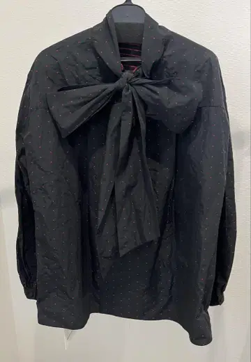 마차트 메모리 리본 하이넥 블라우스 도트 보우타이 블랙 빨강 레드