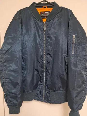 MA-1 스타일 다크 블루 자켓