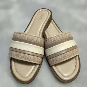 마이클코어스 샌들 24cm