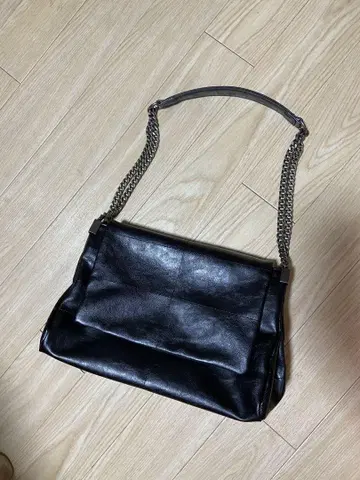 ZARA 플랩 락카 숄더백 (정품)