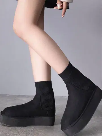 통굽 스웨이드풍 무스탕 부츠 블랙