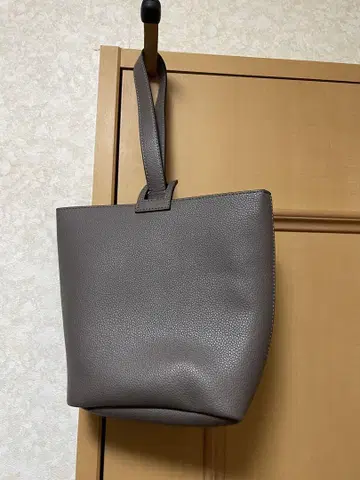 그레이 행잉 파우치 백