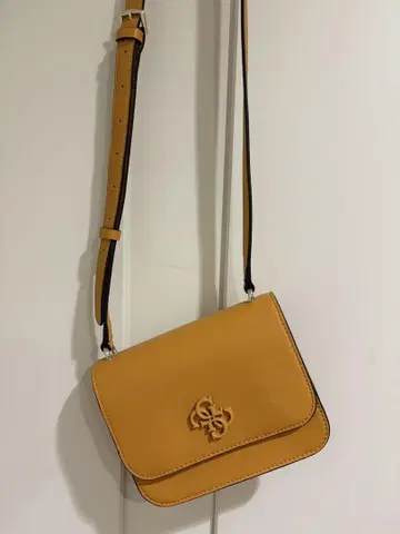 플랩 숄더백 게스 GUESS 백