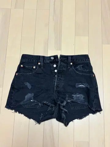 LEVI'S PREMIUM 블랙 하이웨스트 숏팬츠 W26