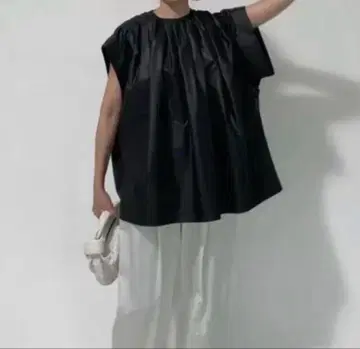 LOHEN 로헨 개더 턱 볼륨 블라우스