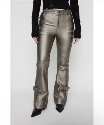 BELT LUSTER 플레어 팬츠 사이드 포켓 부착