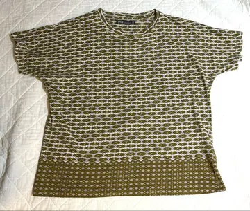 에피스의 T-SHIRT 헤나 아트의 섬세한 연속 패턴