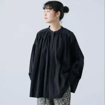카구레 코튼 개더 스탠드 카라 블라우스
