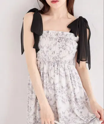 tocco closet 숄더 리본 플라워 프린트 셔링 원피스