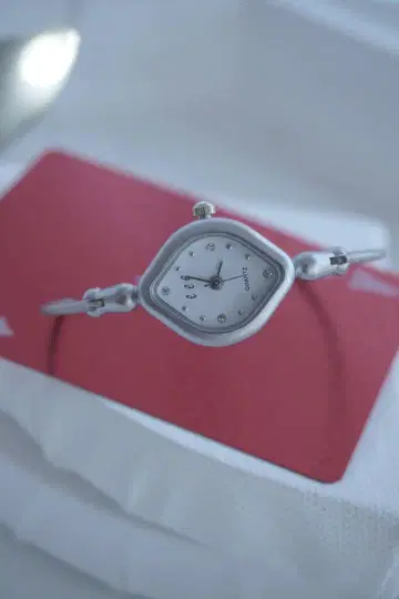 eee.space 다이아 워치