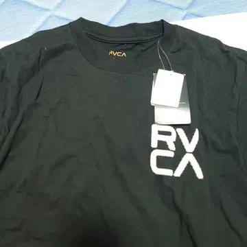 RVCA 블랙 티셔츠 택 포함 새상품 즉시 완판 모델