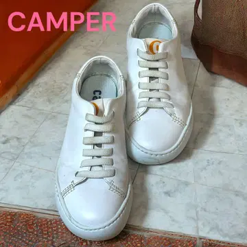 새상품급 캠퍼 가죽 스니커즈 화이트 35 (22cm 상당)
