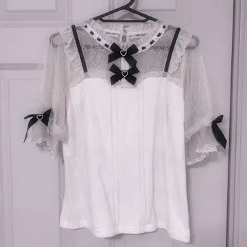 LIZLISA 볼륨 슬리브 레이스 상의
