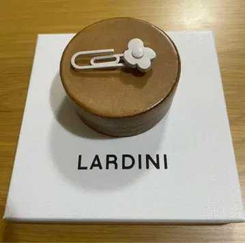 [최저가] 라르디니 클립형 부토니에르 라펠 핀 LARDINI 화이트