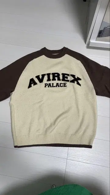 AVIREX PALACE 래글런 스웨터 아이보리/브라운