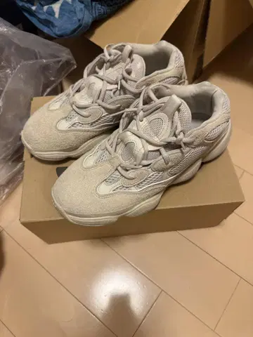 yeezy 500 blush 박스 포함