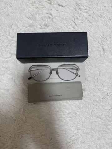 안경 브랜드 BLANC의 안경