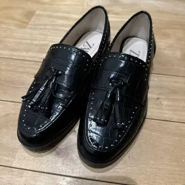 자라 블랙 스터드 로퍼