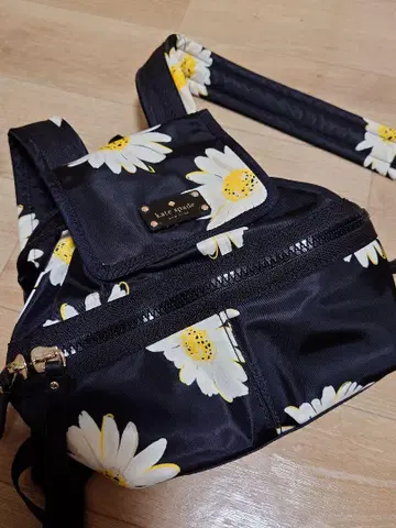 Kate spade 케이트 스페이드 백팩 꽃무늬 데이지 블랙