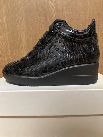 블랙 하이컷 스니커즈