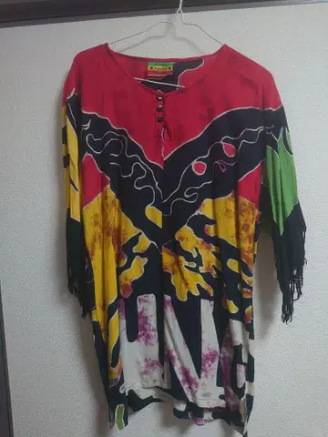 컬러풀한 프린지 탑