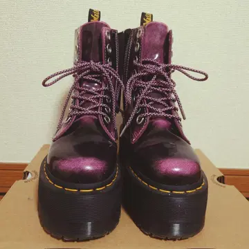 발렌타인 한정판 모델] Dr. Martens 닥터 마틴 통굽 부츠