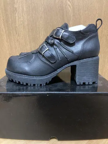 미사용 새상품 Yosuke 블랙 지퍼 부츠 23cm