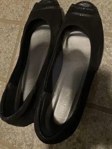 블랙 스웨이드 통굽 슬립온