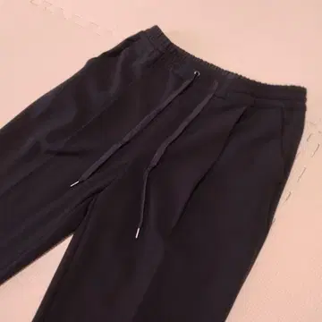 JEANASIS 이지 팬츠 스트레치 턱 센터 프레스 블랙 F