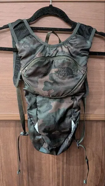 THE NORTH FACE 카모플라주 러닝 백팩 카모플라주 패턴