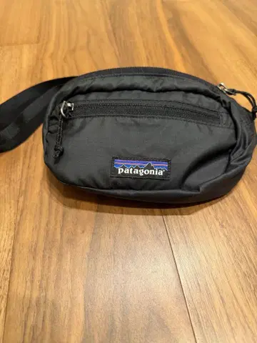 patagonia 바디백 블랙
