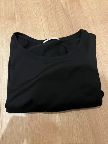 블랙 크루넥 반팔 티셔츠