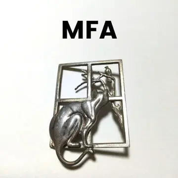 보스턴 미술관 MFA 창가에서 변덕을 부리는 고양이와 새 브로치