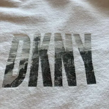 DKNY JEANS 화이트 티셔츠