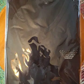 블랙 M 사이즈 V넥 티셔츠