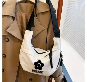 MARY QUANT 화이트 숄더백 가볍고 뛰어난 핏감!