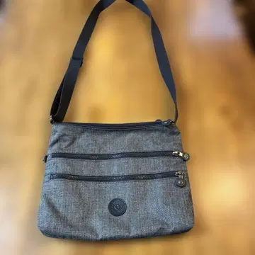 Kipling 그레이 숄더백 3 지퍼 포함 새상품급