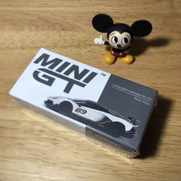 MINIGT No.842 람보르기니 아벤타도르 SVJ