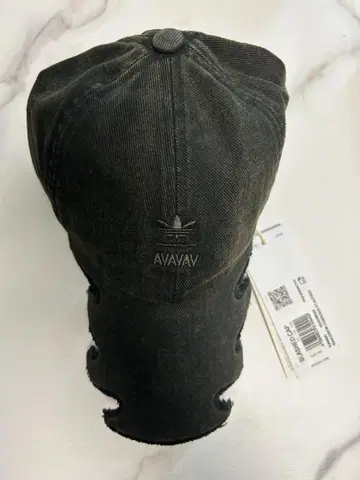 새상품 Adidas x AVAVAV SLASHED CAP 블랙