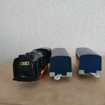 1970년 제작 D51 증기기관차와 여객차 세트