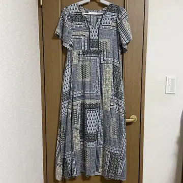 써니 라벨 패널 프린트 코튼 원피스 블랙 계열