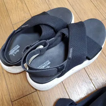 SKECHERS 블랙 스포츠 샌들